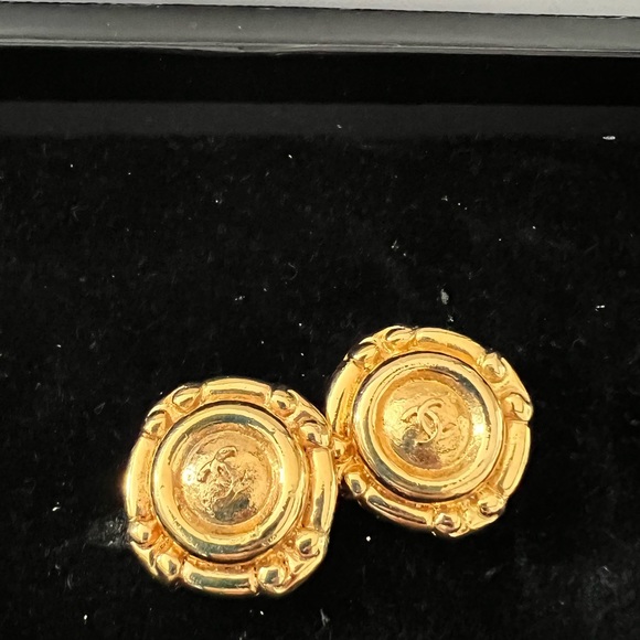 Chanel Vintage clip Earrings - Picture 2 of 3
